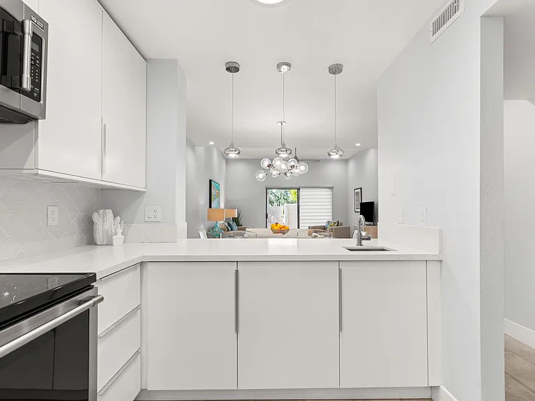 877 E Arenas Rd — Photo 13