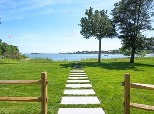 11 Harbor Rd, Hampton Bays, NY 11946