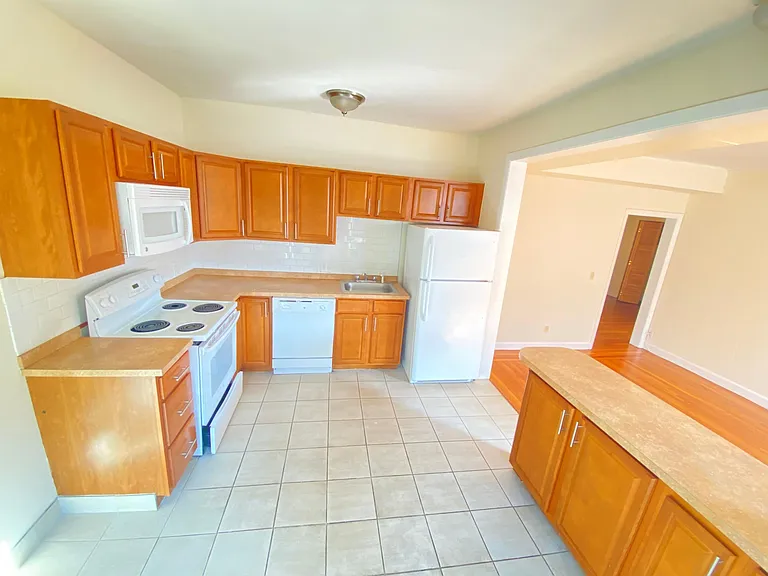 1121 Commonwealth Ave — Photo 14