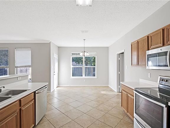 3rd image of 317 Stormydale Ln