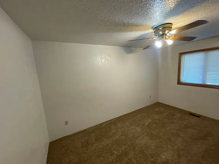 347 SW Ewen St — Photo 9