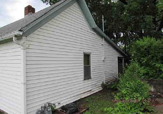 3rd image of 813 Bennington Ave