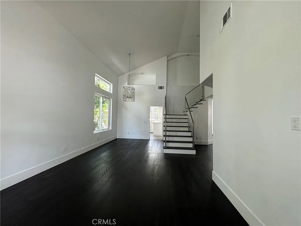4 bed, 2081 sqft, $5,200 — Photo 3