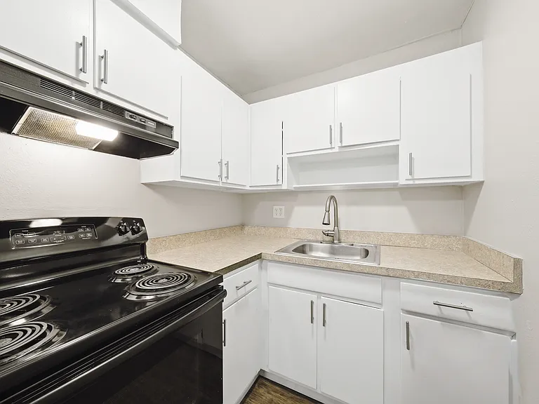 Tailwinds Apartments — Photo 24