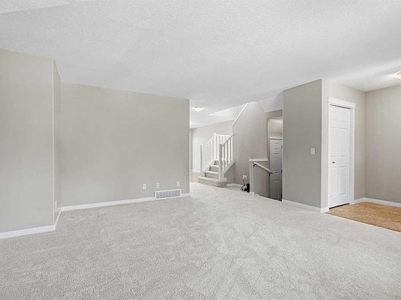 5th image of 28 S Saddlebrook Gdns NE