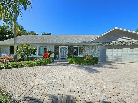 2nd image of 1725 Palm Ln