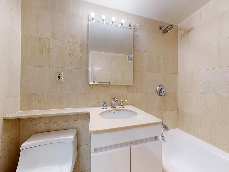220 E 63rd St #1H — Photo 9