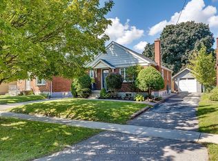 22 Edgecroft Rd #7, Toronto, ON M8Z 2B6