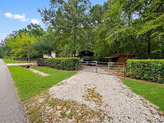 2nd image of 1190 Hidden Oaks Dr