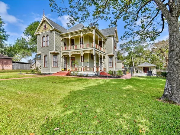 310 E Palm St, Bellville, TX 77418