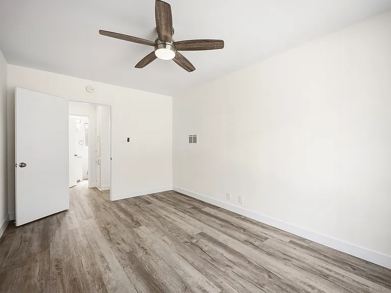 608 San Vicente Blvd — Photo 16