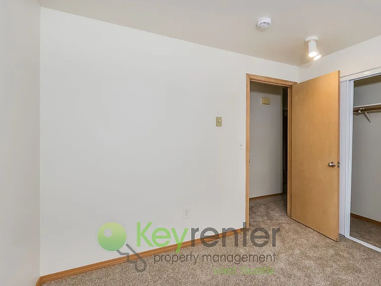 6042 Fauntleroy Way SW — Photo 36