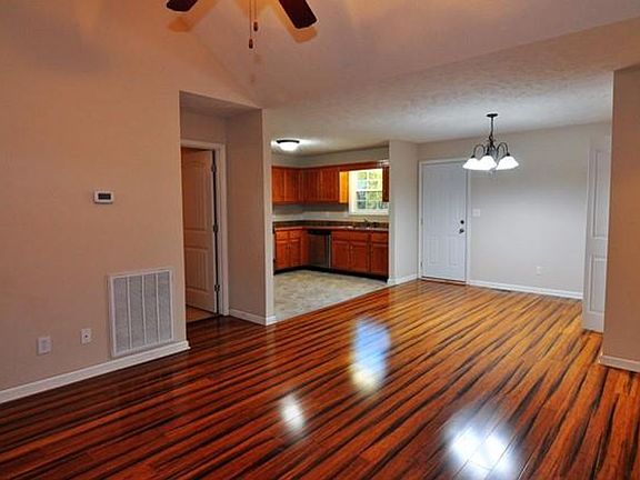 4th image of 571 Oakmont Dr