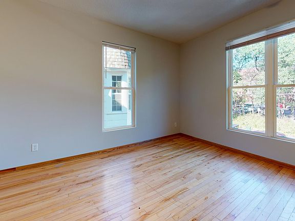 4th image of 516 12th Ave SE