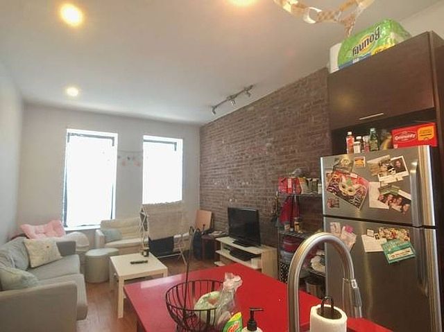 1st image of 101 Quincy St APT 1R
