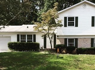 7806 Newington Woods Dr, Springfield, VA 22153