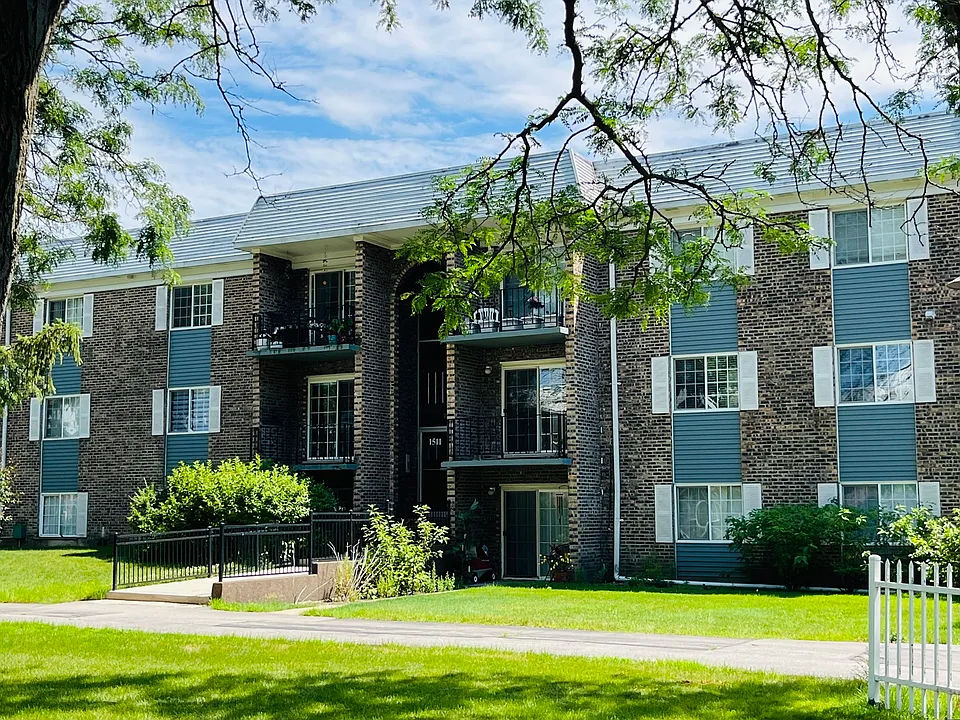 1511 N Windsor Dr #206