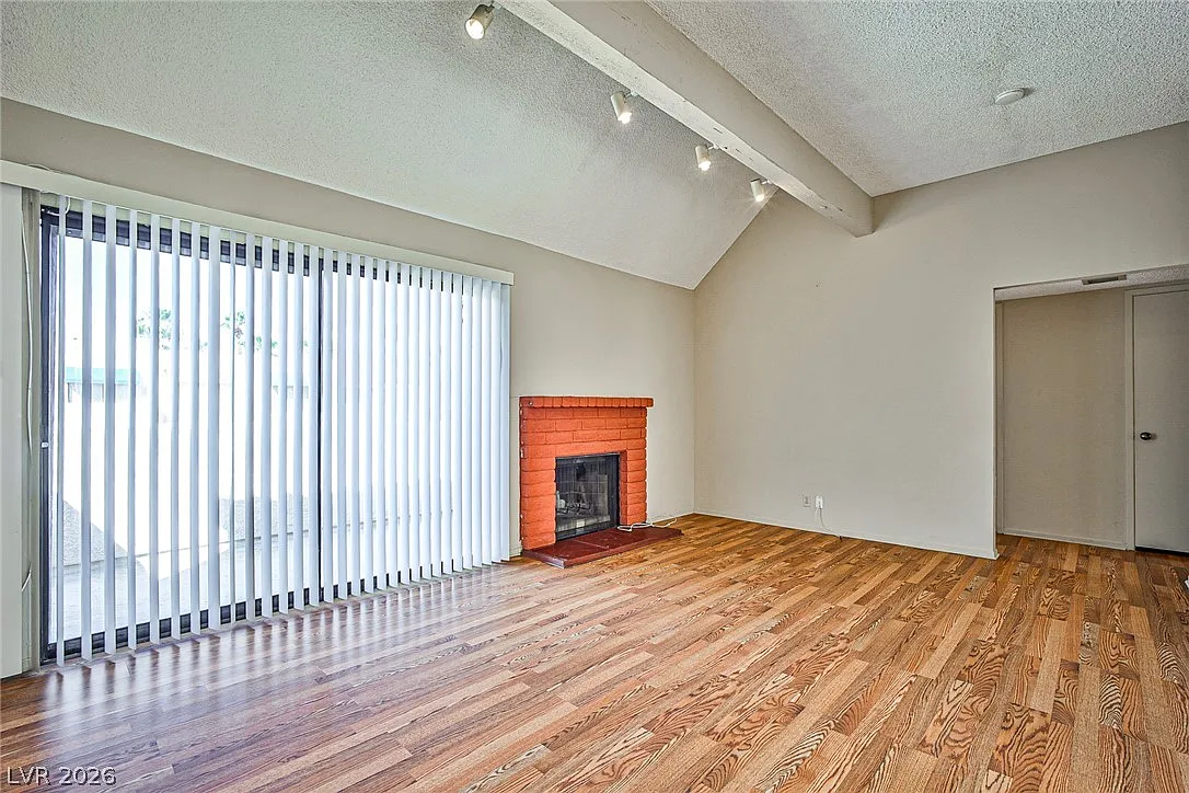 2 bed, 2.0 bath, 981 sqft, $1,420 — Photo 4