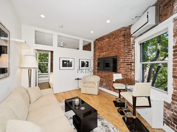 77 Perry St APT 5D, New York, NY 10014