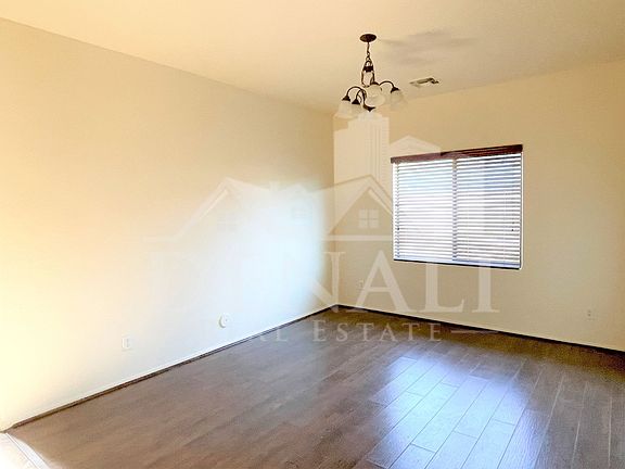 4th image of 144 S 108th Dr