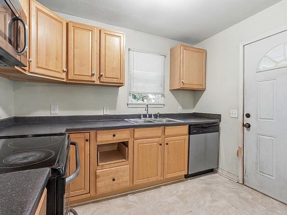 5th image of 123 Larchmont Dr