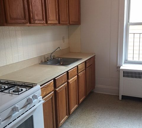 2nd image of 90 Ongley St APT 4