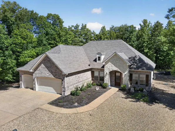 15 Tranquilo Ln, Hot Springs Village, AR 71909