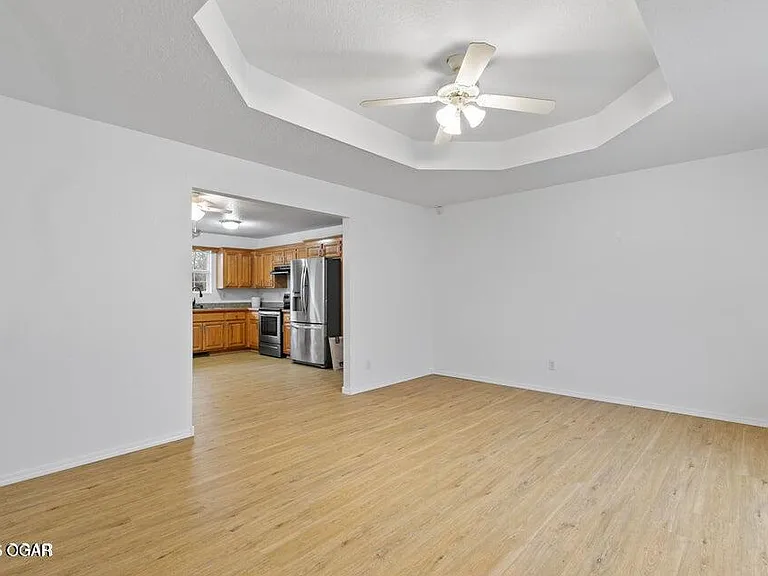 1177 E Amber Dr — Photo 2