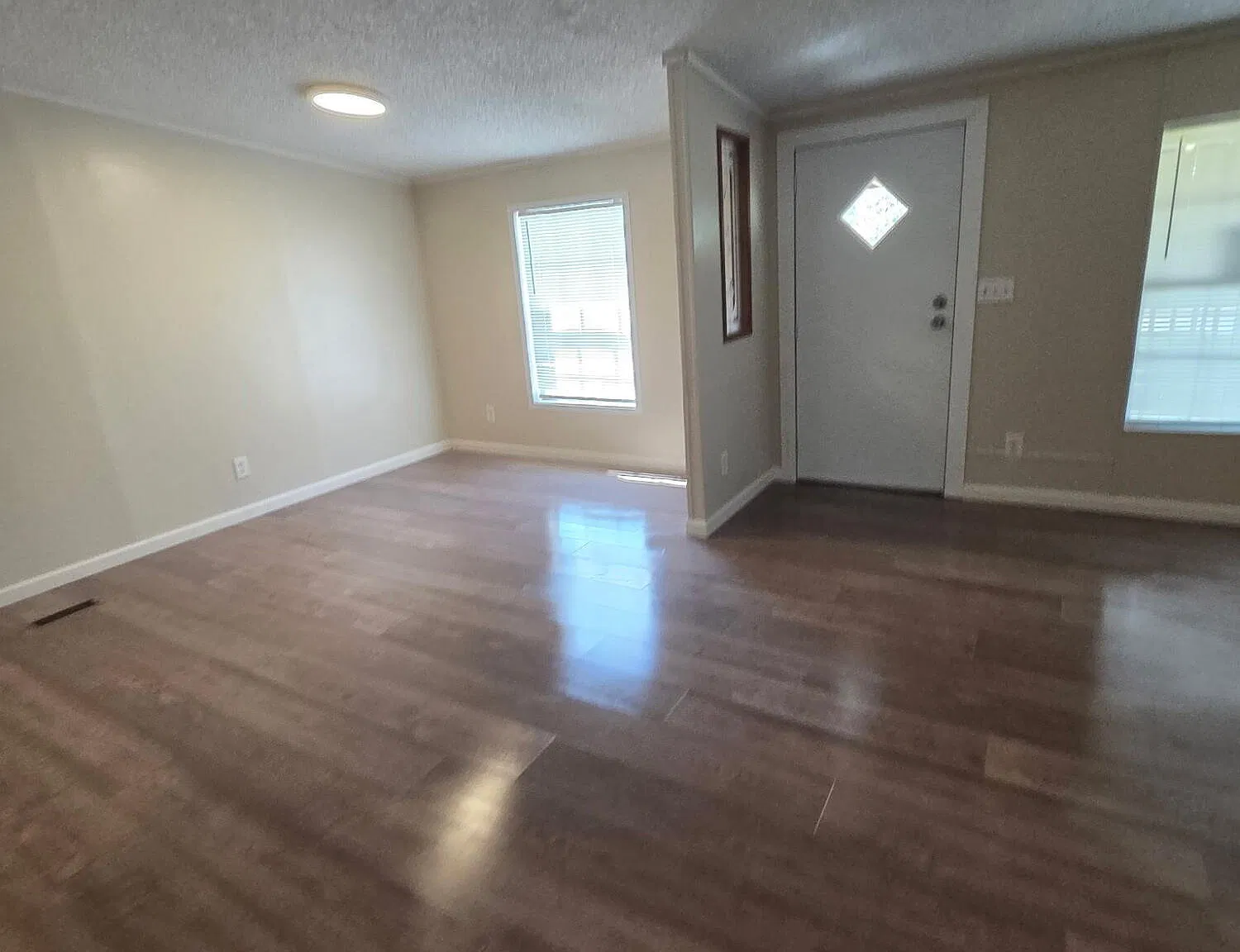 3 bed, 2.0 bath, 2048 sqft, $1,000 — Photo 4