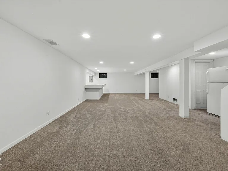 304 W Golf Rd — Photo 10