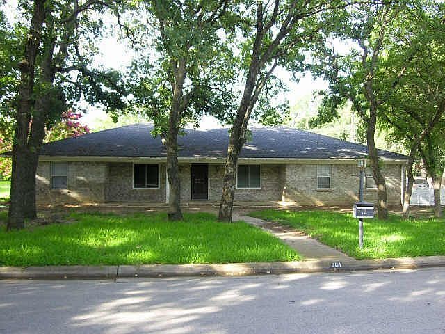1st image of 901 Oakwood Ave