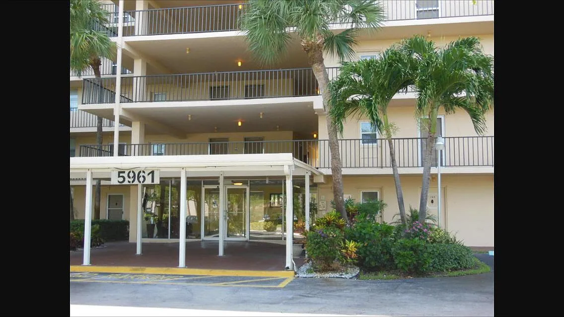 2 bed, 1050 sqft, $1,975 — Photo 1