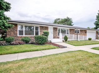 8900 S Mozart Ave, Evergreen Park, IL 60805