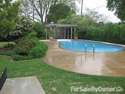 4th image of 1414 Macklyn Ln