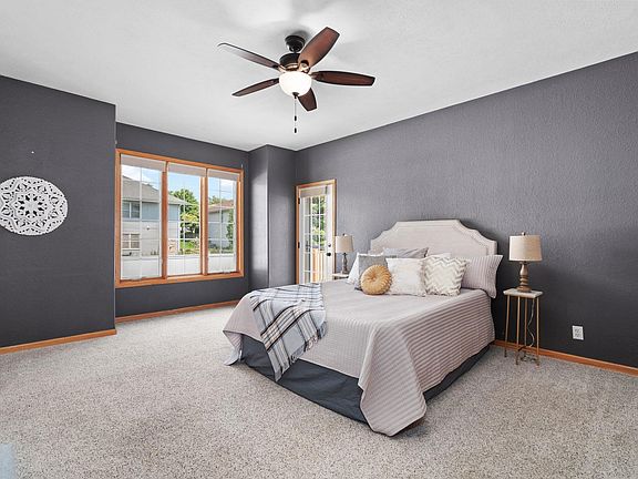5th image of 4017 Sandhill Dr