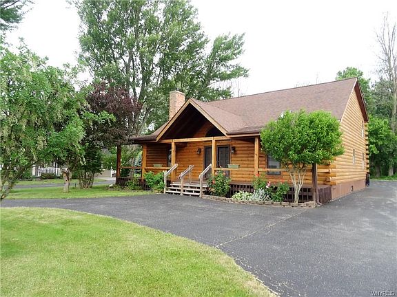 2nd image of 2455 Sylvan Pl