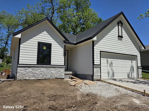 111 Elm St, De Soto, IA 50069