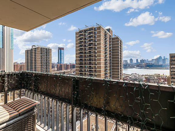 3rd image of 77 Fulton St APT 18C