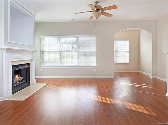 2nd image of 8452 Summerglen Cres