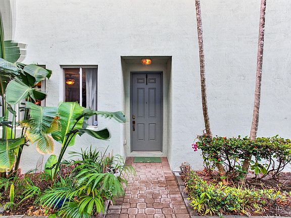 2nd image of 3167 Laurel Ridge Circle