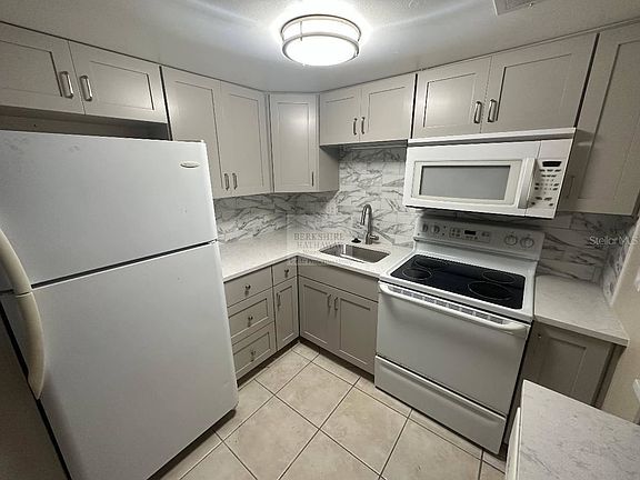 5th image of 8602 N Champlain Ct #88