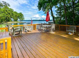 71 Bayfront Ln, Scottsboro, AL 35768