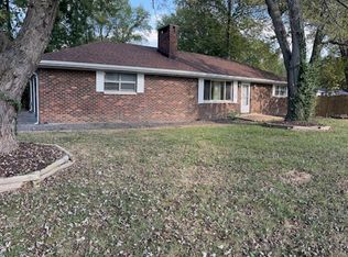 2 Howard Dr, Belleville, IL