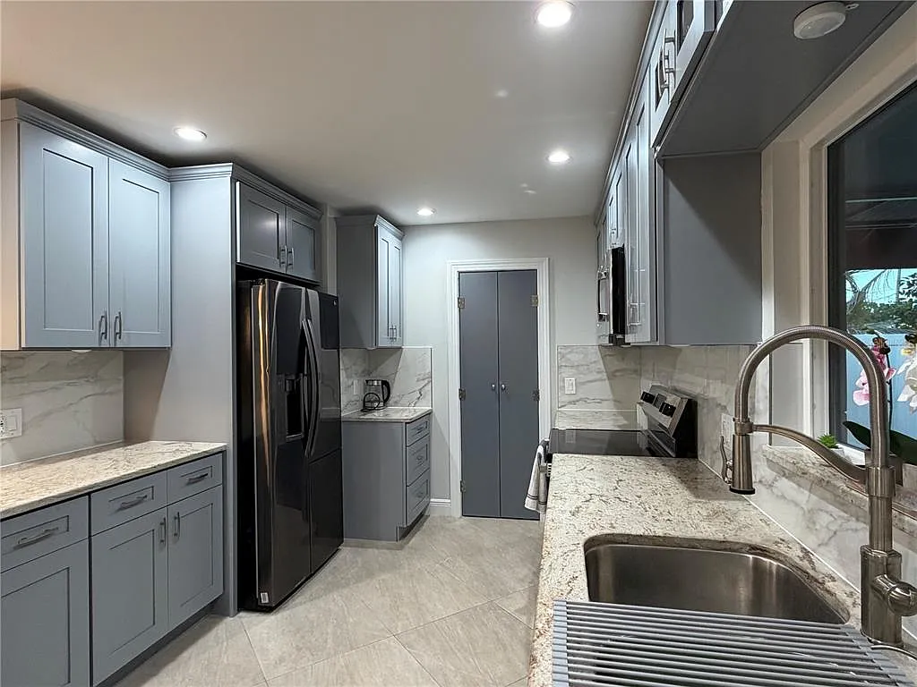 3 bed, 2.5 bath, 1428 sqft, $3,800 — Photo 3