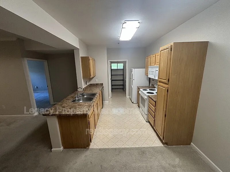 2 bed, 2.0 bath, 1016 sqft, $2,200 — Photo 4