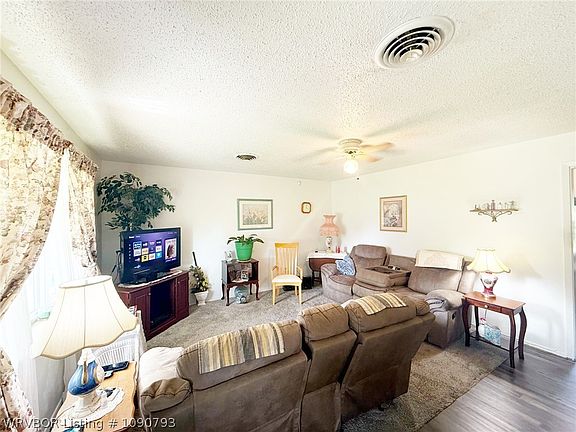 3rd image of 22 E Interstate Cir