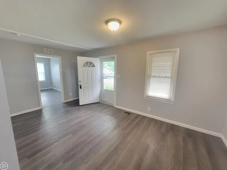 24203 Pingree Ave — Photo 8