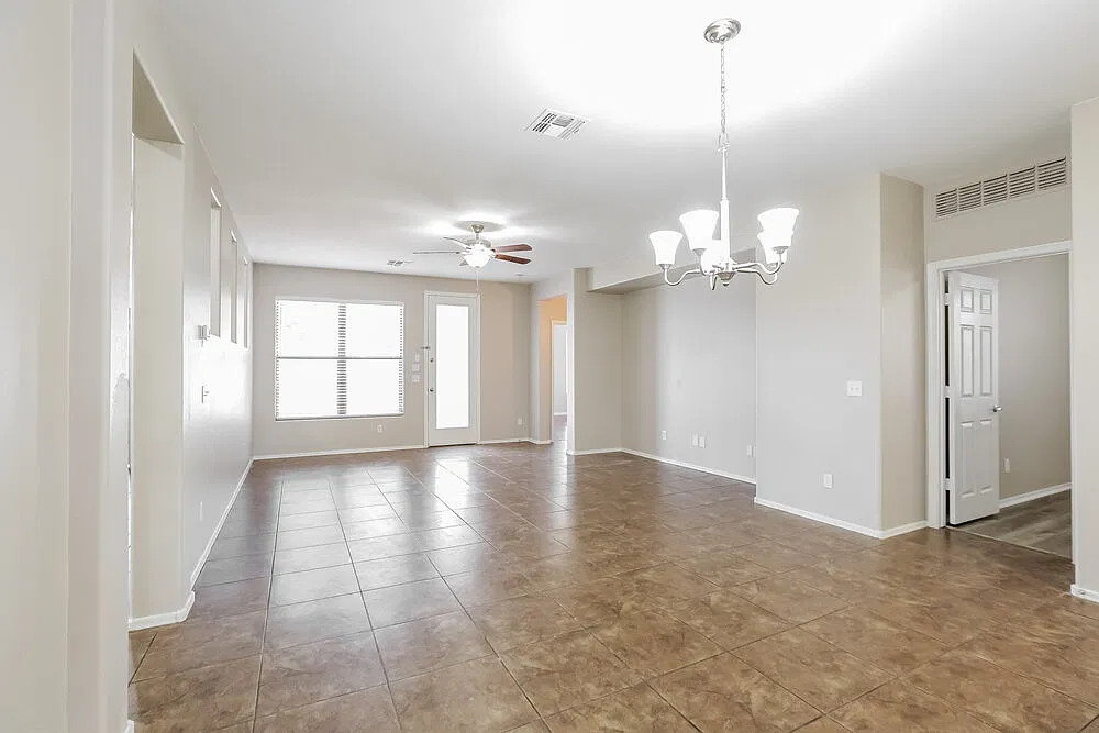 5 bed, 2.0 bath, 2213 sqft, $2,555 — Photo 3
