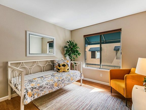 5th image of 414 Galleria Dr APT 6