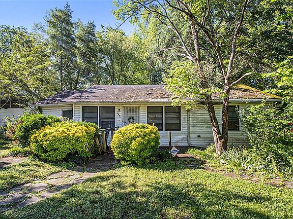 5th image of 2472 Perry Blvd NW